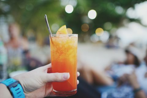 Rode en oranje bevroren cocktail