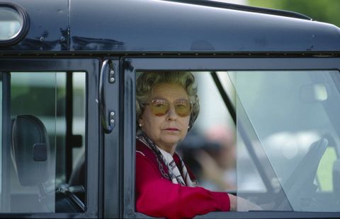 Queen Elizabeth het besturen van een Land Rover